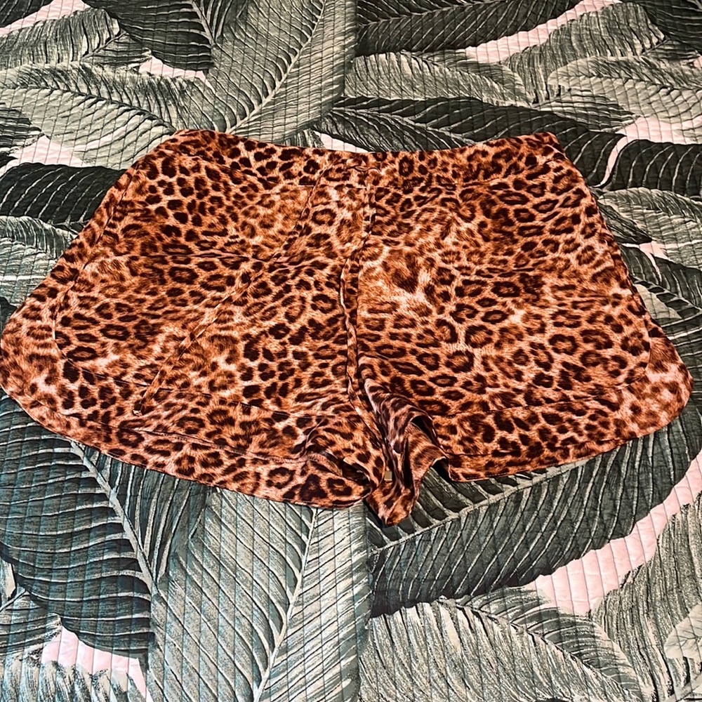 Jennifer Lopez Leopard Print Shorts Size M
